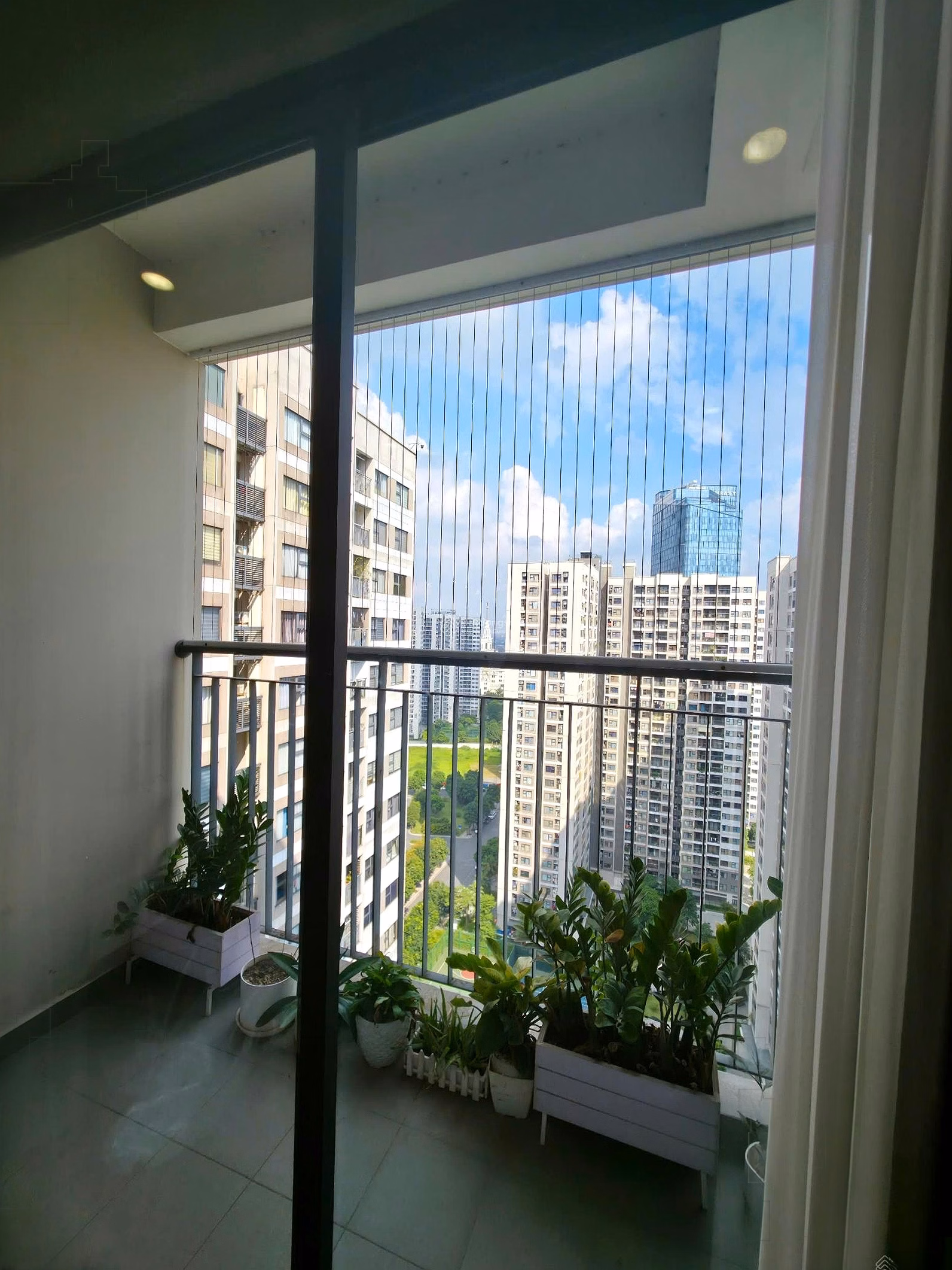 2 bedroom apartment for rent by owner, good price in Vinhomes Ocean Park, full of beautiful furniture, 6 million/month. Free brokerage
