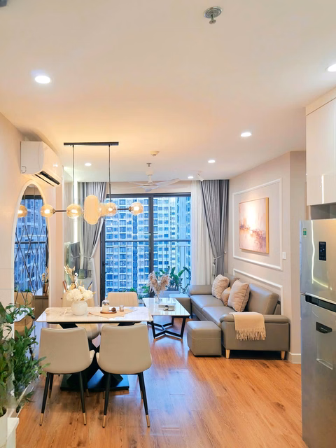 2 bedroom apartment for rent by owner, good price in Vinhomes Ocean Park, full of beautiful furniture, 6 million/month. Free brokerage