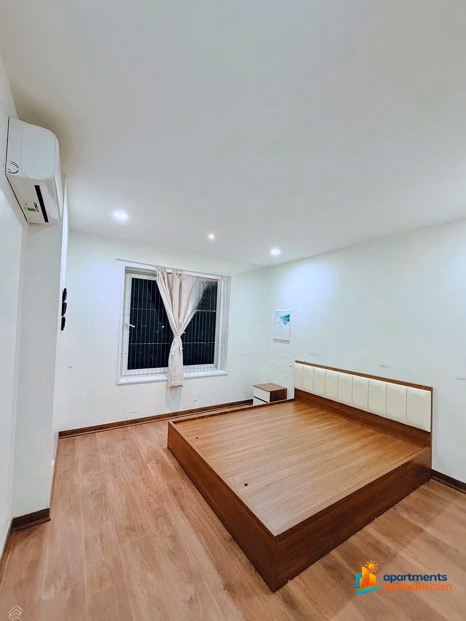 Owner needs to sell corner apartment 115m2 Tan Viet CC. Price 4.15 billion. Full interior. Have books ready. The house is extremely spacious