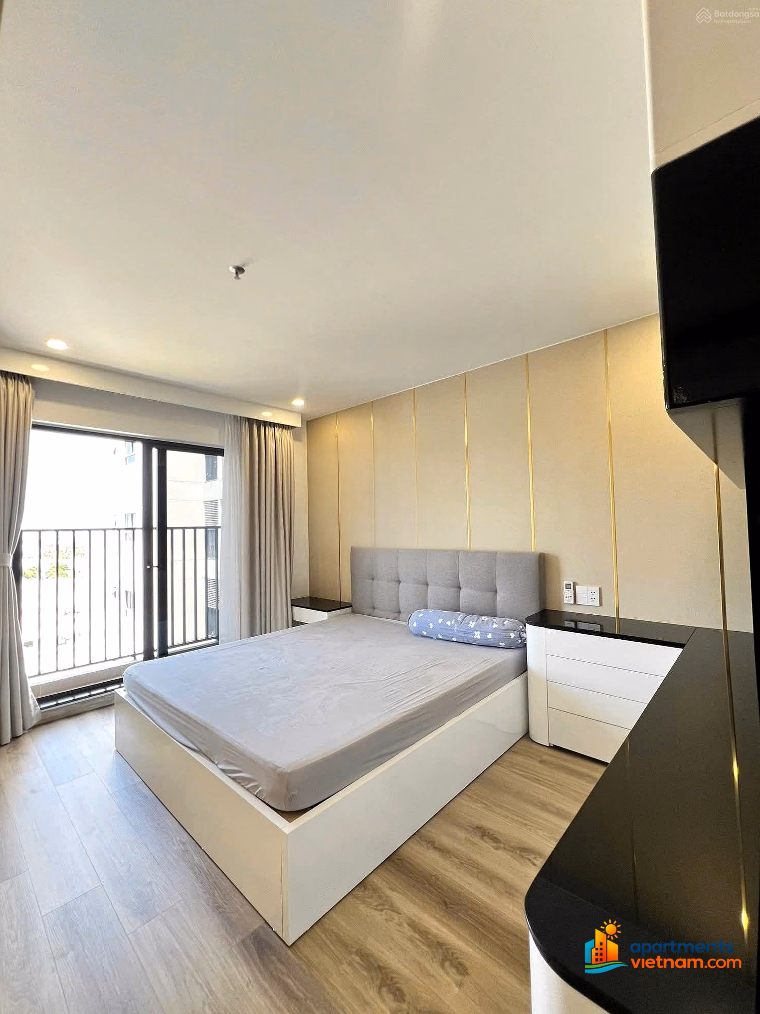 Selling 74m2 apartment (2 bedrooms) in CT3 Vinh Diem Trung, high floor, NE balcony, full furniture, price only 3.9 billion