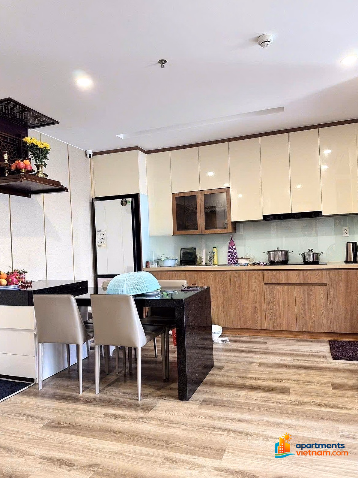 Selling 74m2 apartment (2 bedrooms) in CT3 Vinh Diem Trung, high floor, NE balcony, full furniture, price only 3.9 billion
