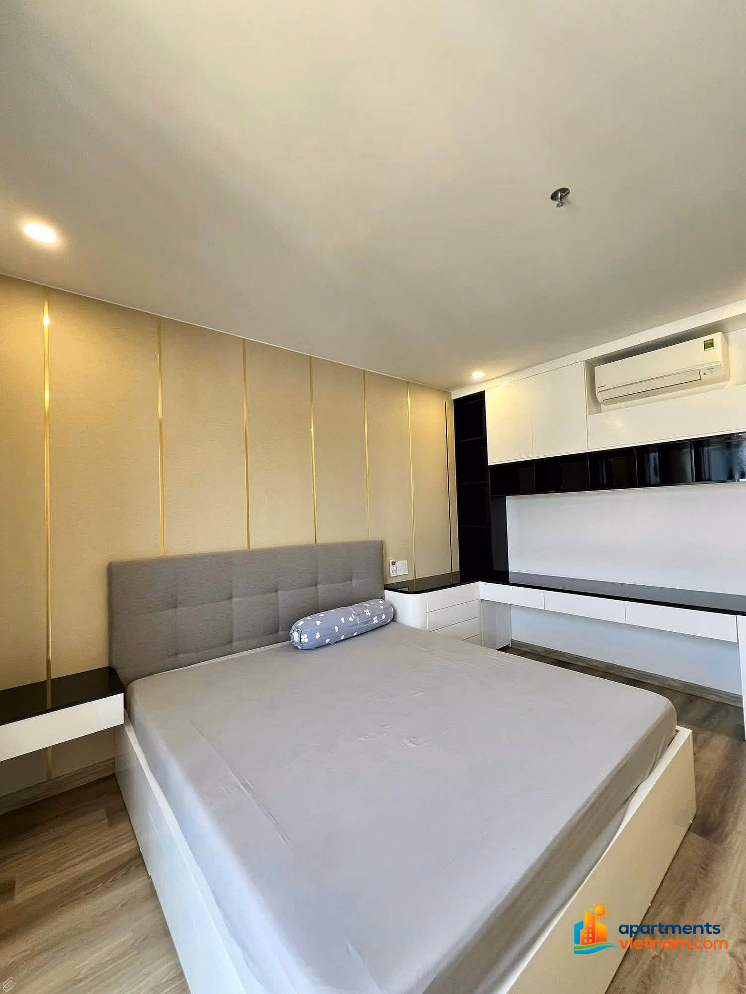 Selling 74m2 apartment (2 bedrooms) in CT3 Vinh Diem Trung, high floor, NE balcony, full furniture, price only 3.9 billion