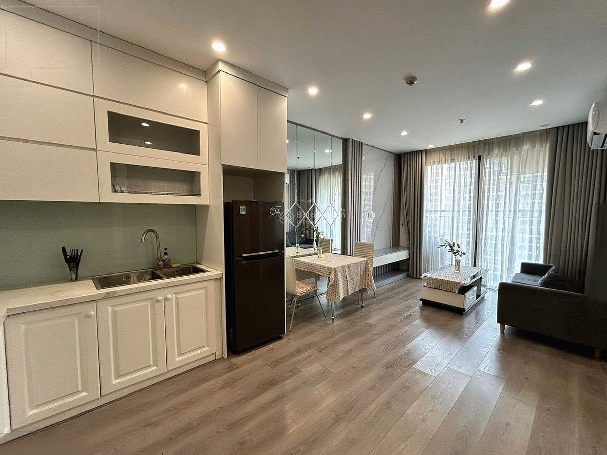 I am a homeowner selling a 1 bedroom + Vinhomes Smart City S202 apartment - Fully furnished - High floor - Very good price