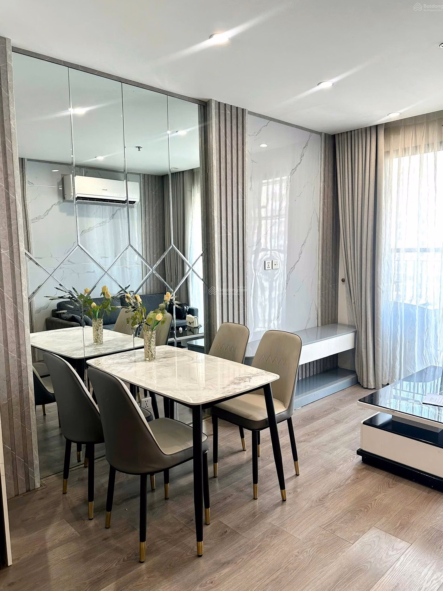 I am a homeowner selling a 1 bedroom + Vinhomes Smart City S202 apartment - Fully furnished - High floor - Very good price