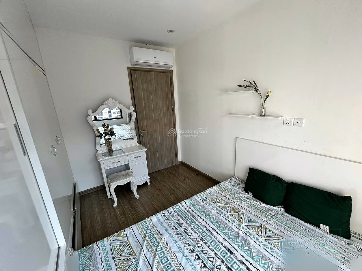 I am a homeowner selling a 1 bedroom + Vinhomes Smart City S202 apartment - Fully furnished - High floor - Very good price
