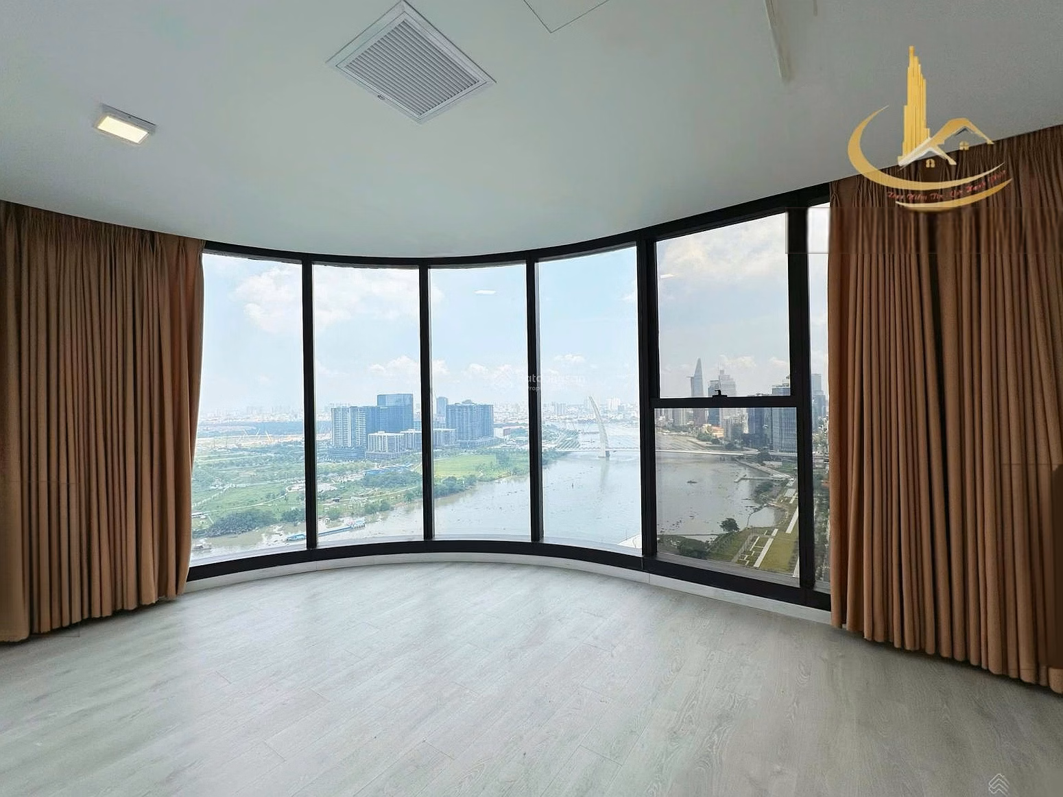 3 bedrooms with extremely beautiful river view | 121m | Full interior | Vinhomes Golden River District 1