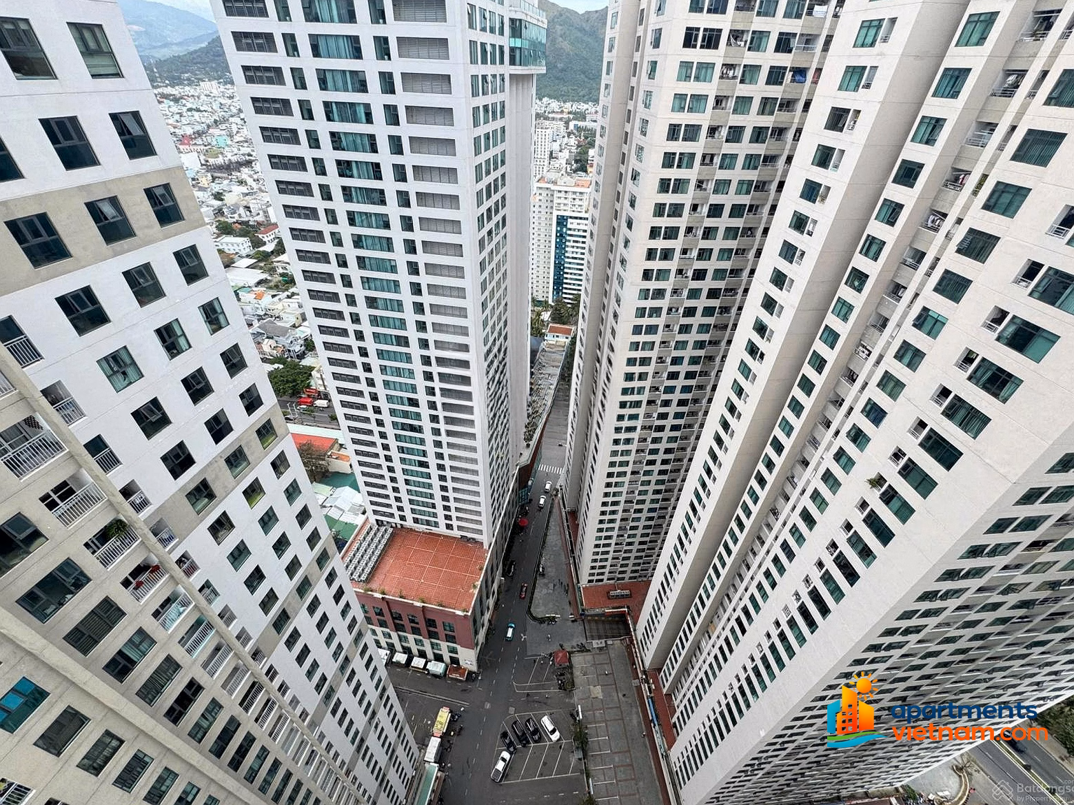 The owner needs money to sell a 2-bedroom apartment urgently for only 2.8 billion in Muong Thanh Vien Trieu and should not lose it