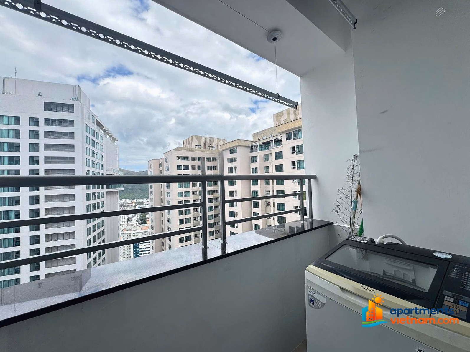 The owner needs money to sell a 2-bedroom apartment urgently for only 2.8 billion in Muong Thanh Vien Trieu and should not lose it