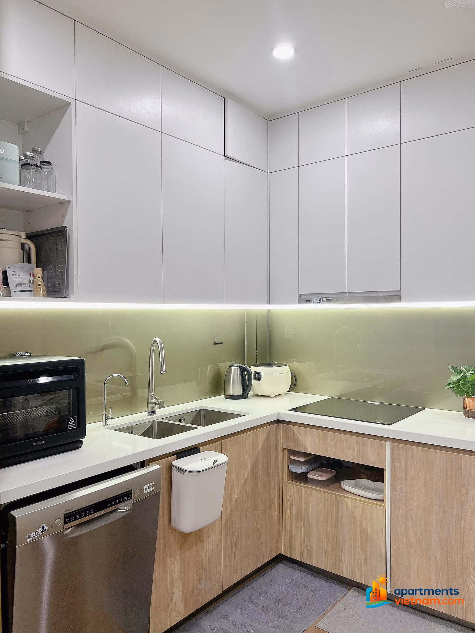 Vinhomes Smart City apartment for sale - I1 middle floor 2x 2 bedrooms 2 bathrooms - Lake view - East direction