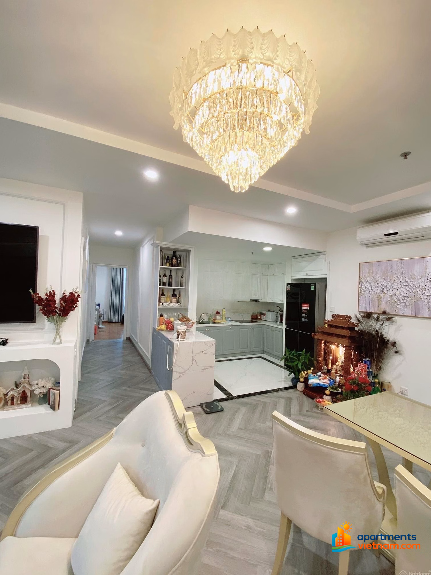 Family needs to sell apartment (2+1) bedroom 85m2, beautiful middle floor, Phuong Dong project, asking price 7 billion