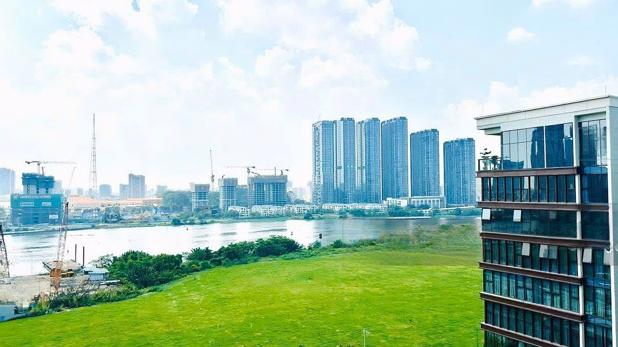 Good price 1 bedroom apartment. The Galleria 1 bedroom - 50m2, swimming pool view + riverbank park, price 14 billion. Ngan 0981 799 ***