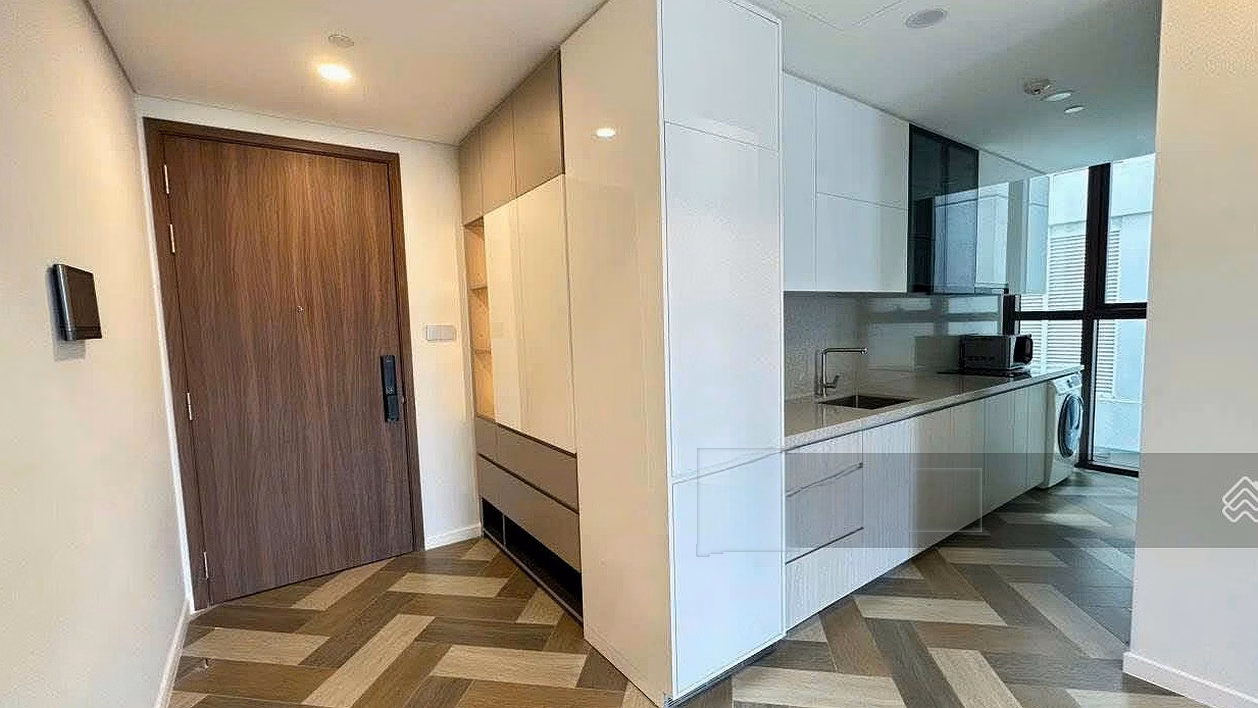 Good price 1 bedroom apartment. The Galleria 1 bedroom - 50m2, swimming pool view + riverbank park, price 14 billion. Ngan 0981 799 ***