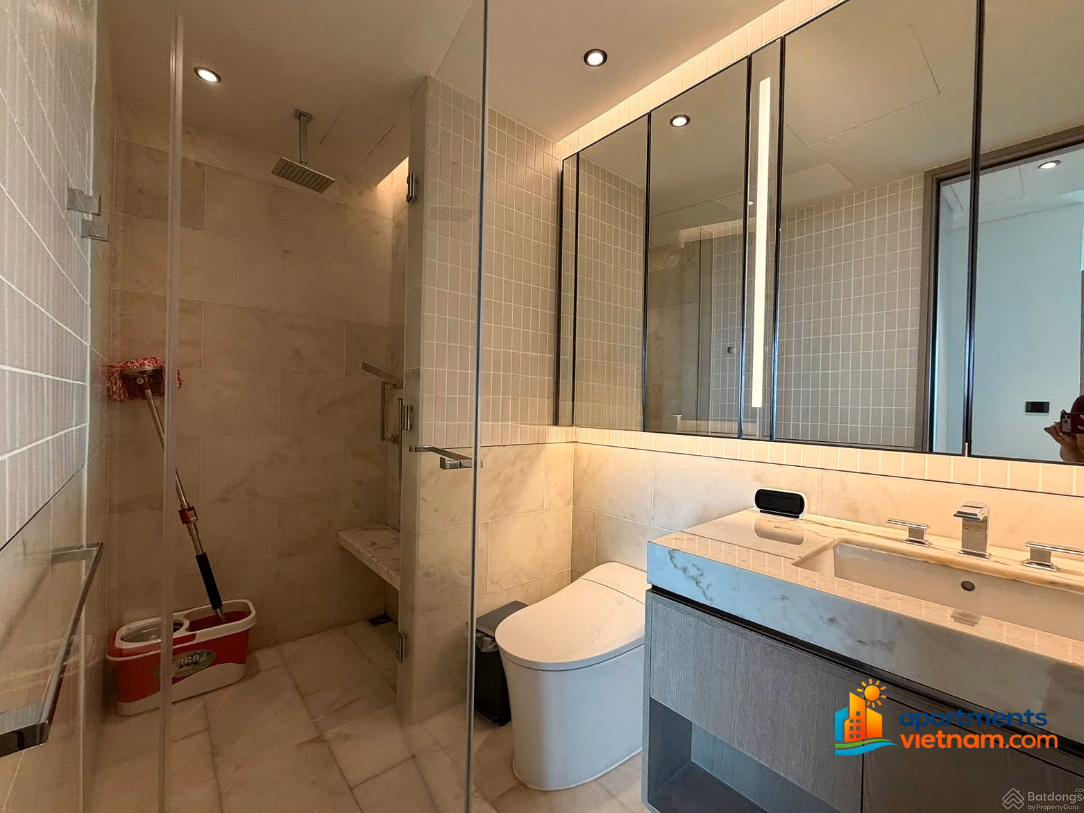 Grand Marina Saigon for rent 2 bedroom apartment + open river view