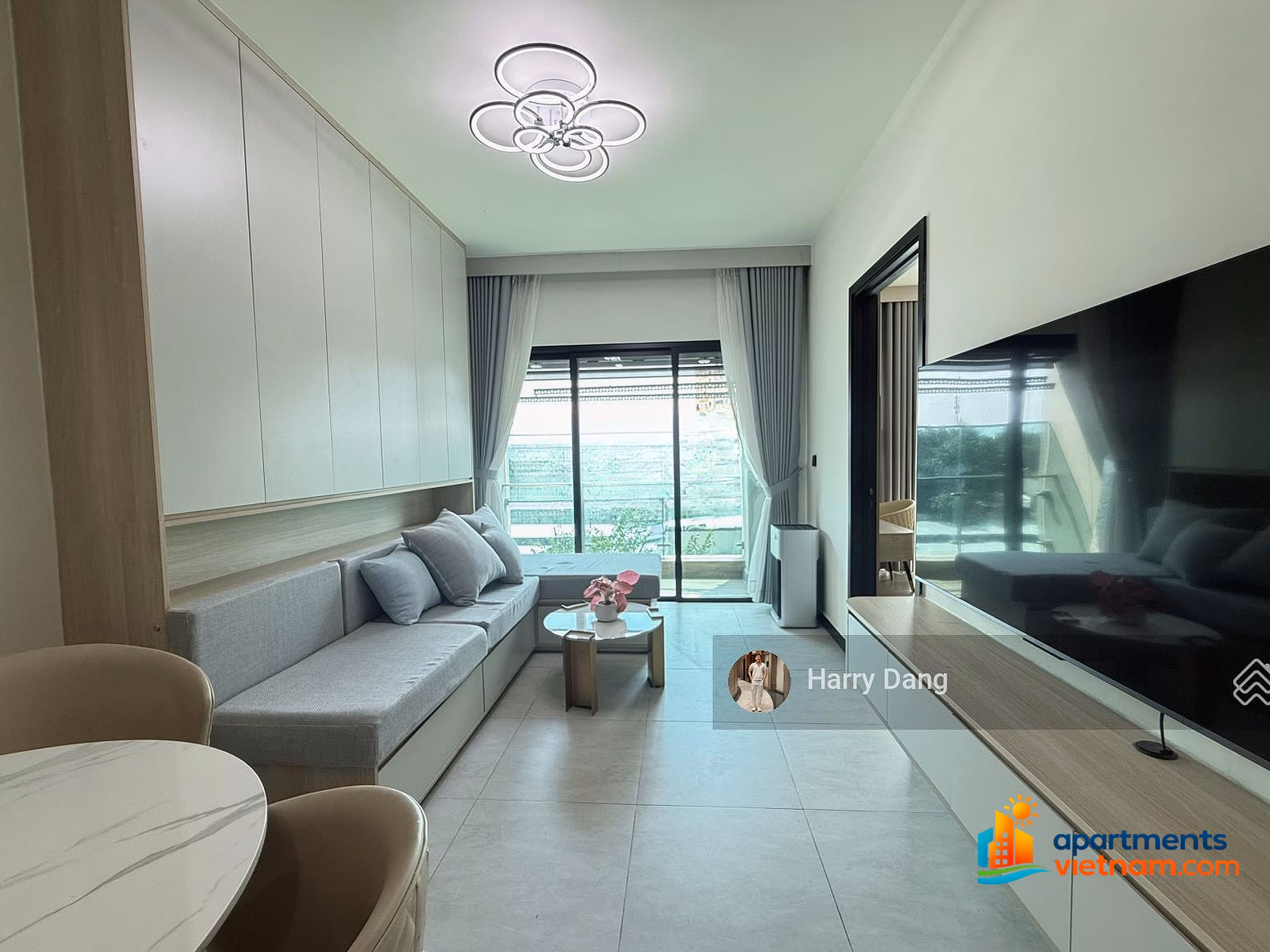 Rent immediately 2 bedrooms, 2 bathrooms, 74m2, new 100% luxury furniture, view of Ben Van Don river, district 4, close to Q1, Q3, contact 0775 924 ***