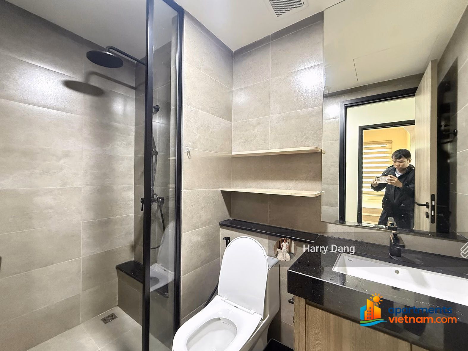 Rent immediately 2 bedrooms, 2 bathrooms, 74m2, new 100% luxury furniture, view of Ben Van Don river, district 4, close to Q1, Q3***