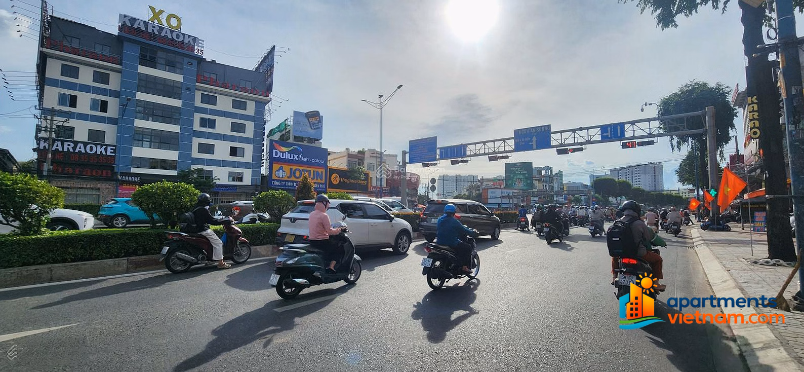 Vacant land for rent in front of Truong Chinh District 12, 340m2 - Right at the intersection - Brand area