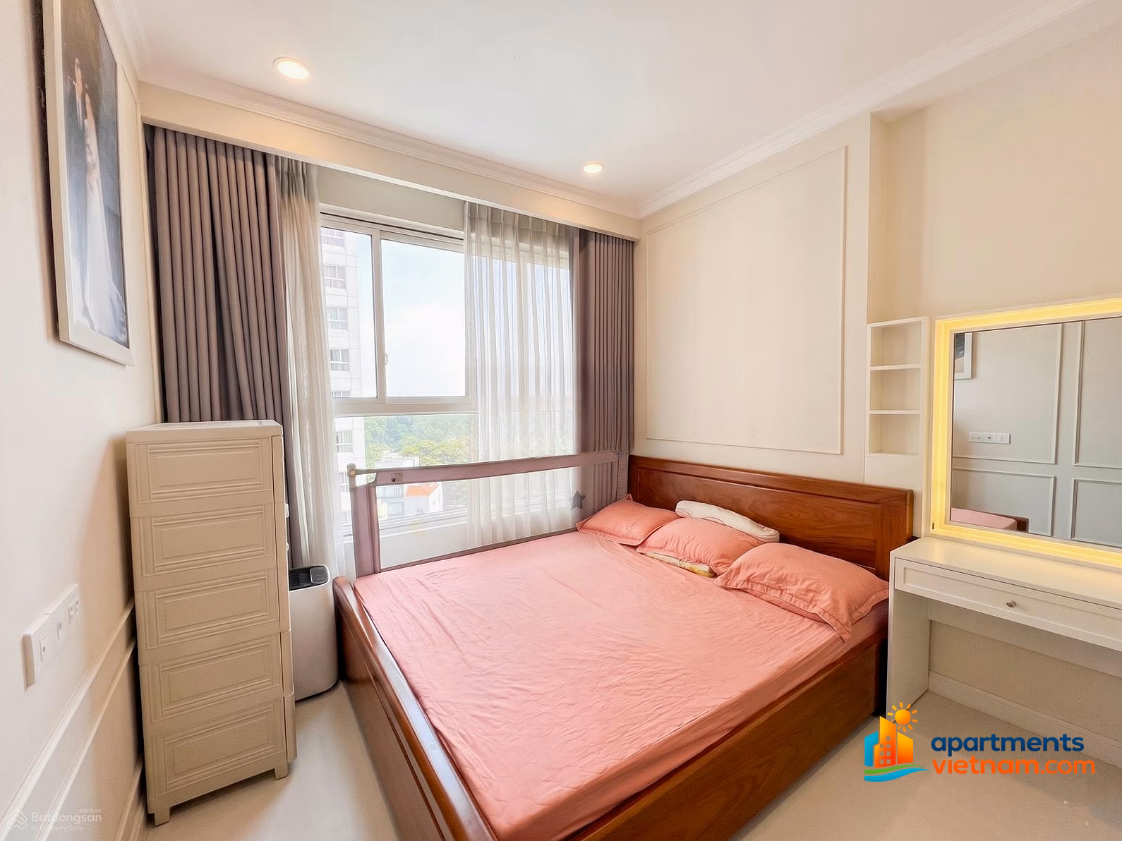 Quick sale of Golden Mansion apartment 2 bedrooms 1 bathroom 50m2 full beautiful furniture only 4.5 billion