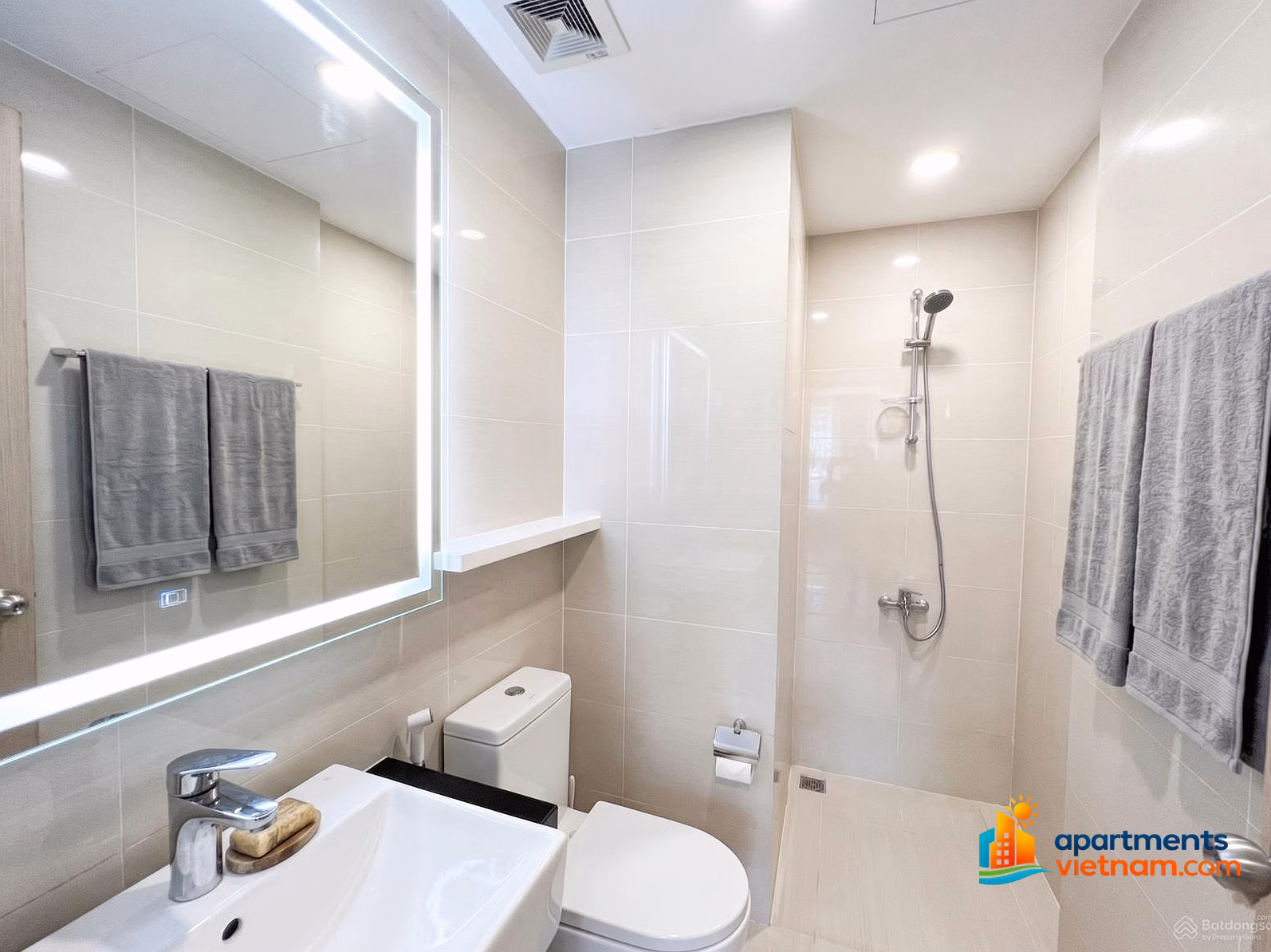 Quick sale of Golden Mansion apartment 2 bedrooms 1 bathroom 50m2 full beautiful furniture only 4.5 billion