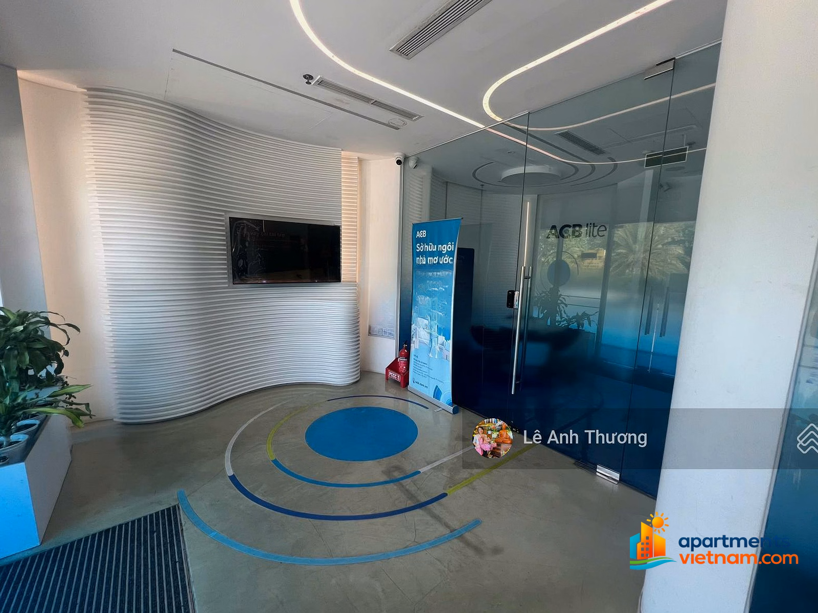 Rare opportunity! Vinhomes Grand Park gateway shophouse receives immediate cash flow of ~50 million/month. ACB rented. There is a book