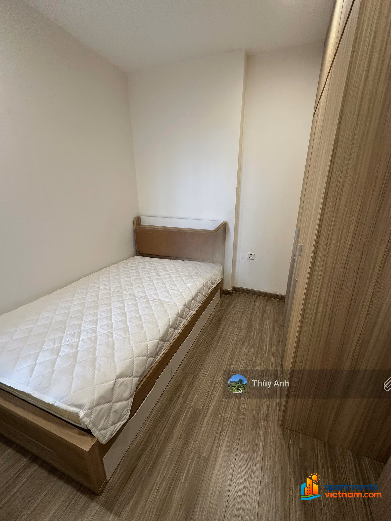 I rent a 2 bedroom 1 bathroom apartment with beautiful furniture for 10 million, come in at Vinhomes Smart City***