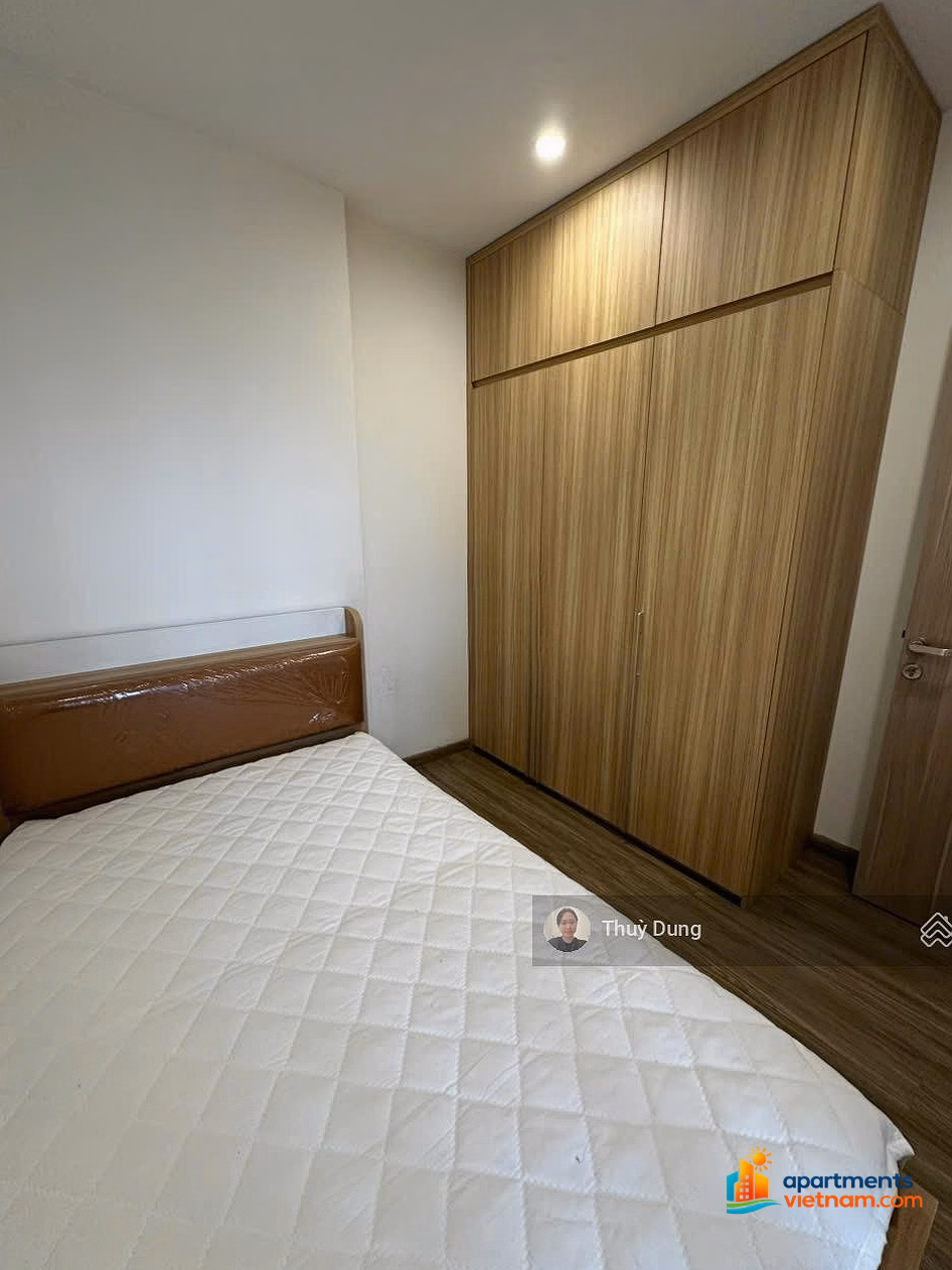 I rent a 2 bedroom 1 bathroom apartment with beautiful furniture for 10 million, come in at Vinhomes Smart City***