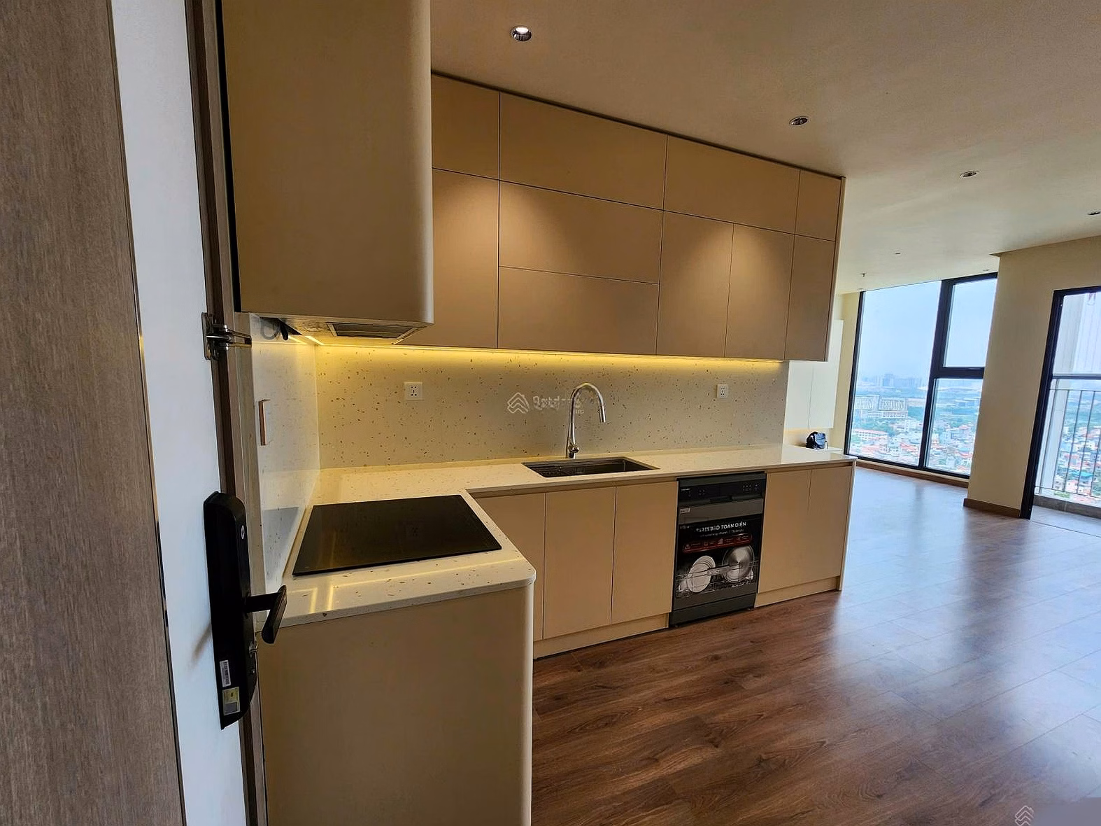 Toi Lien needs to sell 2 apartments: 2 bedrooms 55m - 3.6 billion, 2 bedrooms 63m - 4.15 billion The Sola Park Vinhomes Smart City