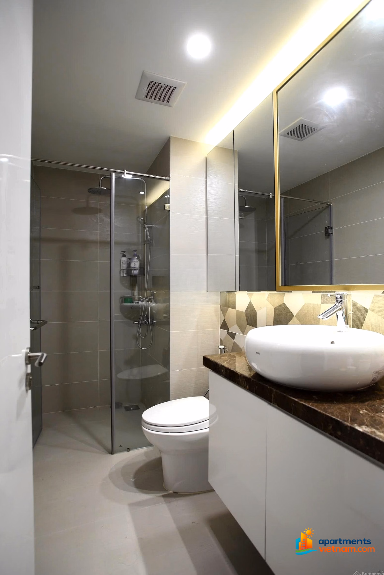 Many Gold View apartments for rent in District 4, 1 bedroom 15 million, 2 bedrooms 15-22 million, 3 bedrooms 24-30 million, can see the house immediately