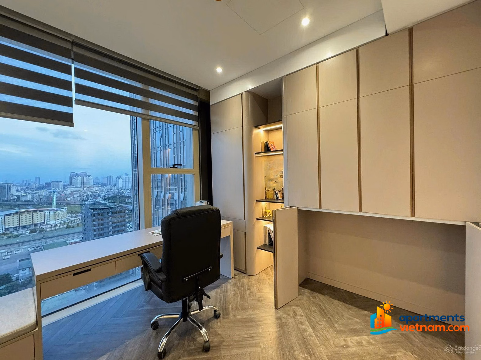 Em My, receptionist, rents apartments at Sky Lake from 1 bedroom - 4 bedrooms, good price, nice furniture, price only from 16 million/month