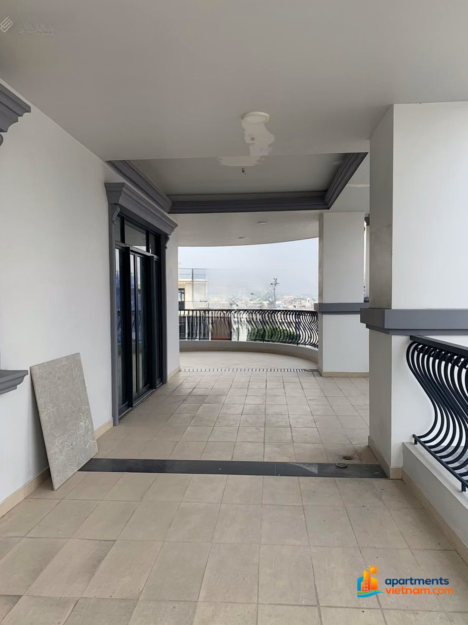 Super nice corner apartment in Van Phuc City with excellent brand recognition, area 250m2 6T with elevator