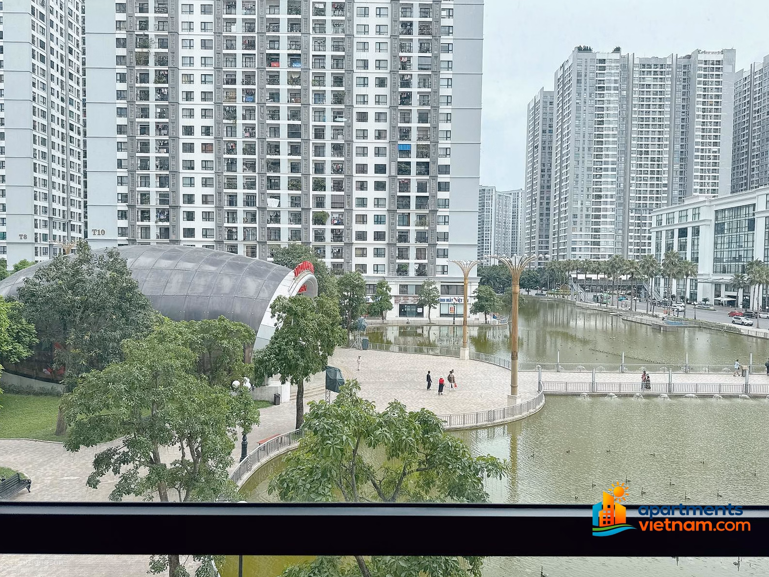 Times City 2 bedroom has a car slot on T7 building with a beautiful view of the lake square for rent
