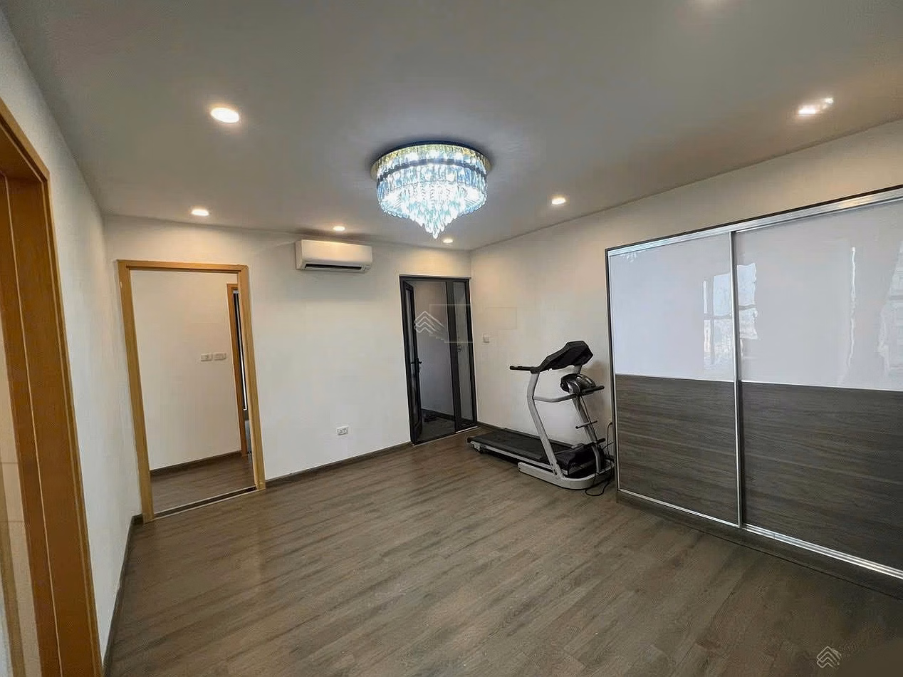 3 bedrooms, 2 bathrooms - 19 million/month, non-negotiable