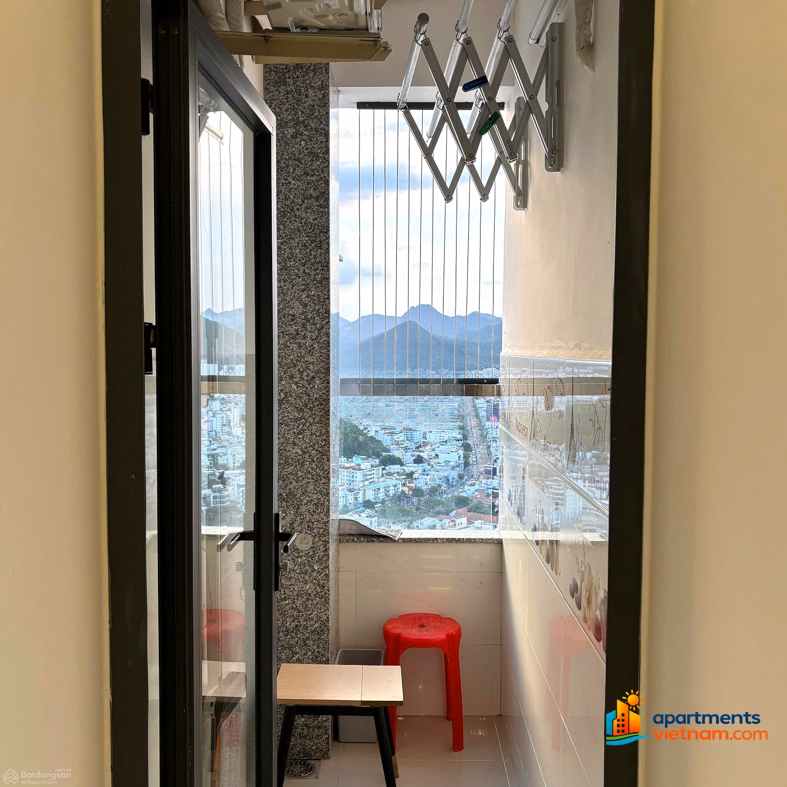 The owner sells a 2-bedroom apartment with diagonal sea view, fully furnished, for rent for 9 - 10 million/month