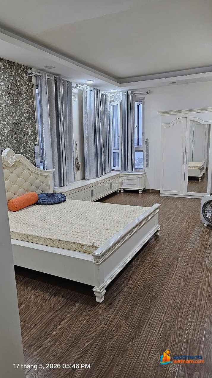 Owner needs to rent Duc Khai apartment 160m² corner 2 open sides fully furnished