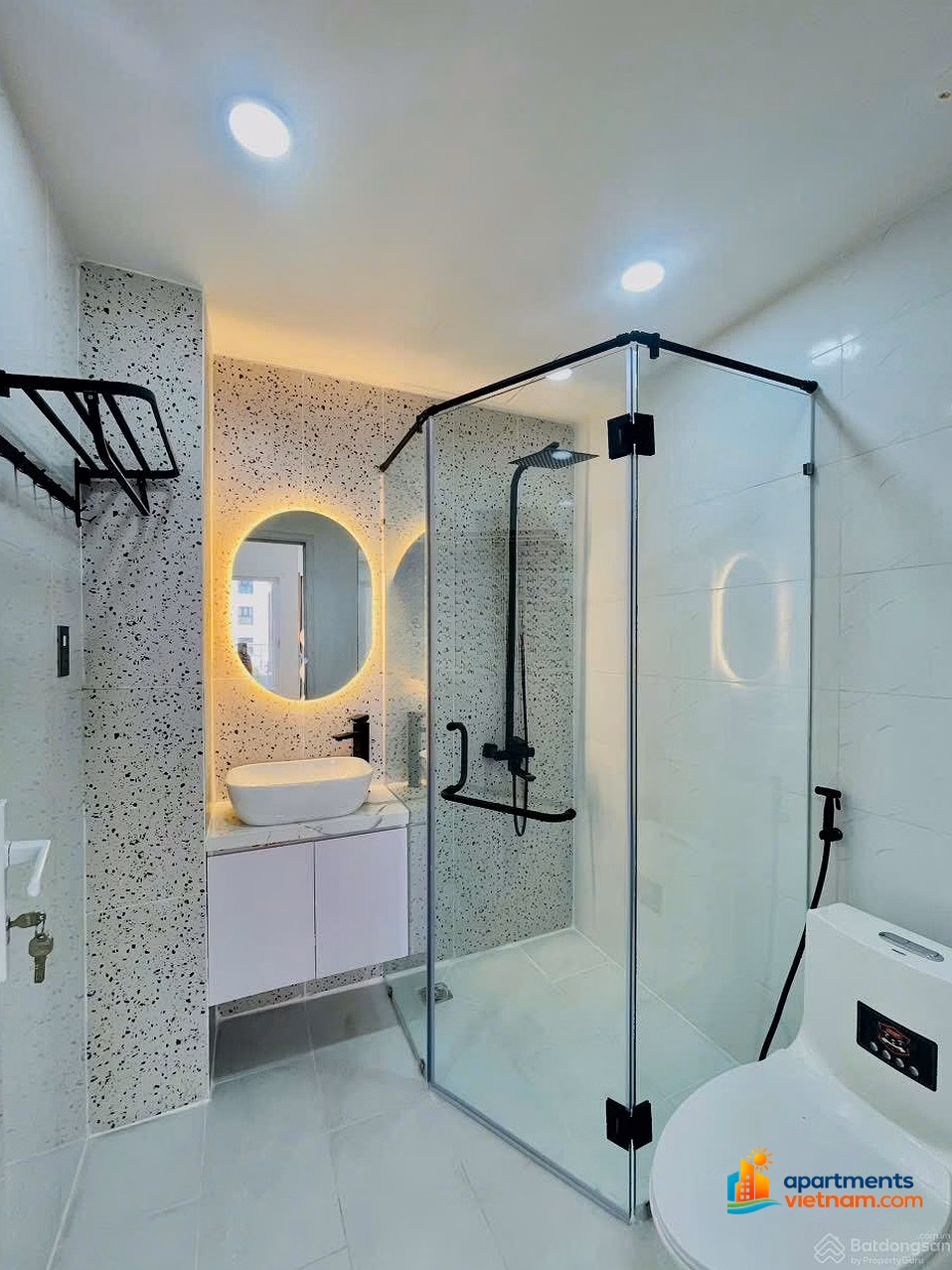 RARE BEACHFRONT APARTMENT IN MUONG THANH VIEN TRIEU FULLY FURNISHED, JUST BRING YOUR VALUES IN!