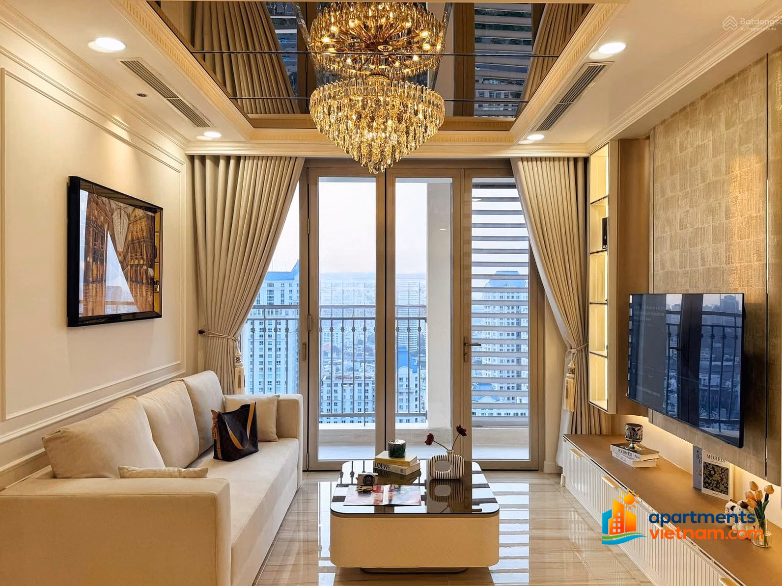 Urgent sale 2 bedroom apartment 10 billion, 82m2, Landmark building, with book at Vinhomes Central Park