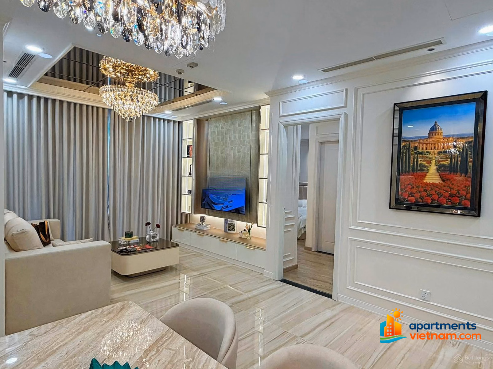 Urgent sale 2 bedroom apartment 10 billion, 82m2, Landmark building, with book at Vinhomes Central Park