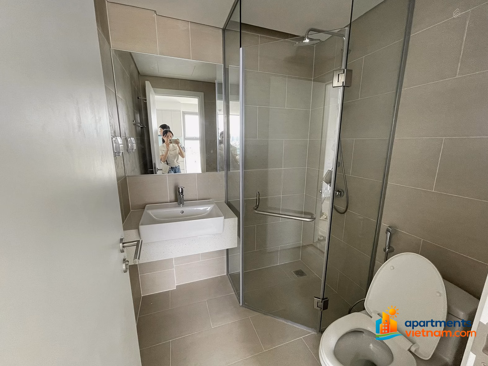 Hot for rent 1 bedroom 1 bathroom 10 million 5 million view Landmark 81
