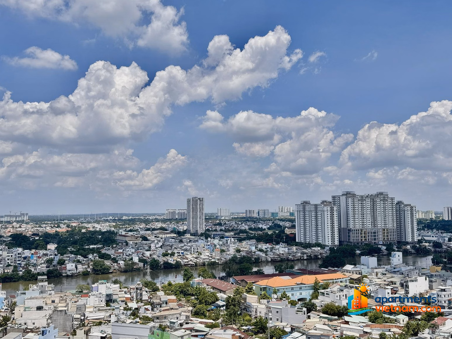 Owner rents new high-end apartment 100% fully furnished
