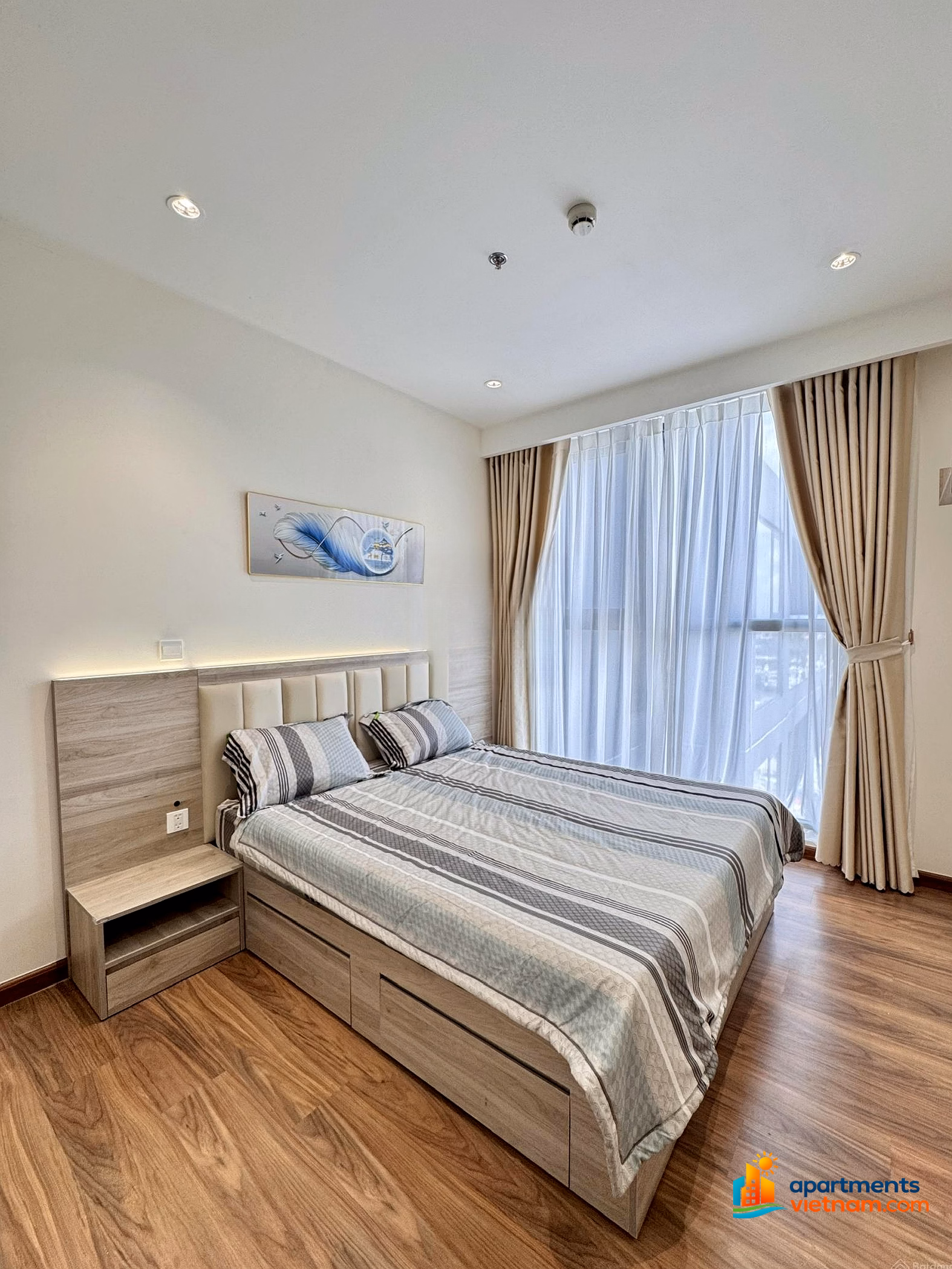 Owner rents new high-end apartment 100% fully furnished