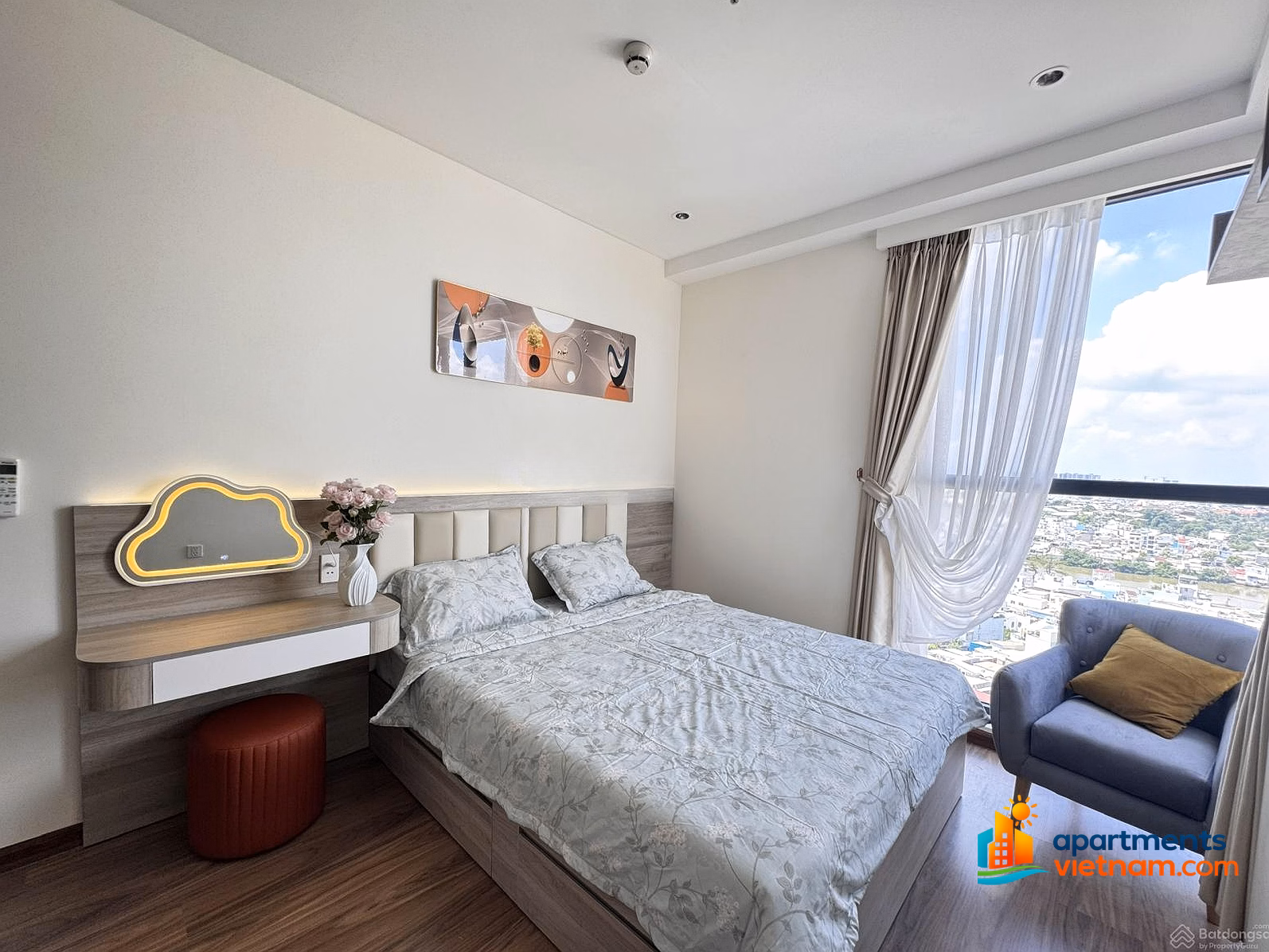 Owner rents new high-end apartment 100% fully furnished
