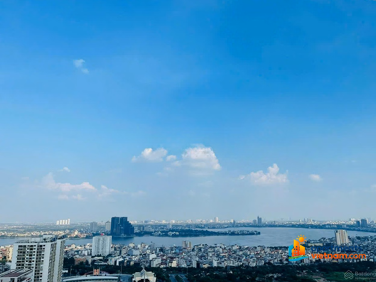 Em Dung specializes in leasing 2, 3, 4 bedroom apartments, duplexes in Han Jardin building and Hanoi Diplomatic Corps area.