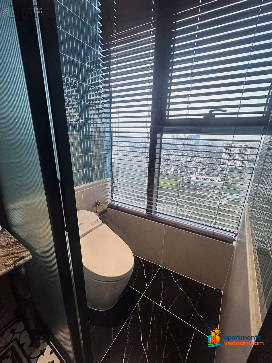 Em Dung specializes in leasing 2, 3, 4 bedroom apartments, duplexes in Han Jardin building and Hanoi Diplomatic Corps area