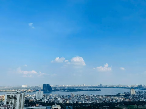 Em Dung specializes in leasing 2, 3, 4 bedroom apartments, duplexes in Han Jardin building and Hanoi Diplomatic Corps area.