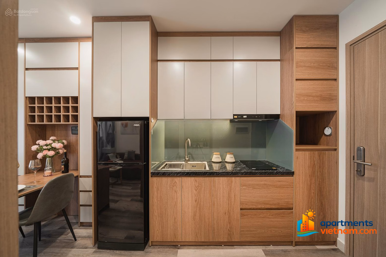 The owner has Vinsmart apartments for rent, all types of 1 bedroom, 2 bedroom, studio as shown in the picture