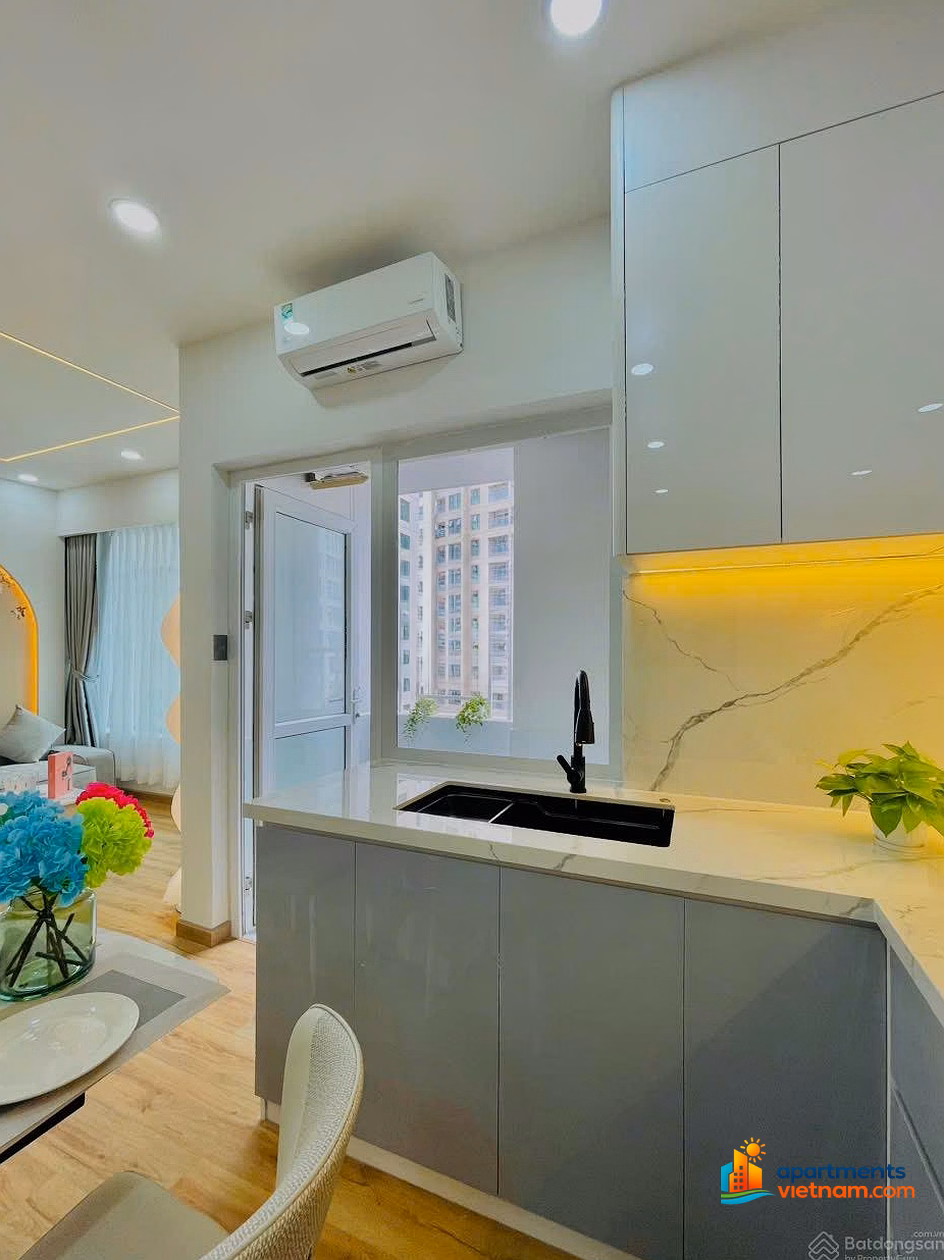 Kieu Trinh-2614 Selling Corner Apartment Near Hon Chong Beach, 2 Bedrooms, Beautiful Sea View, Fully Furnished, Price 3.8 Billion