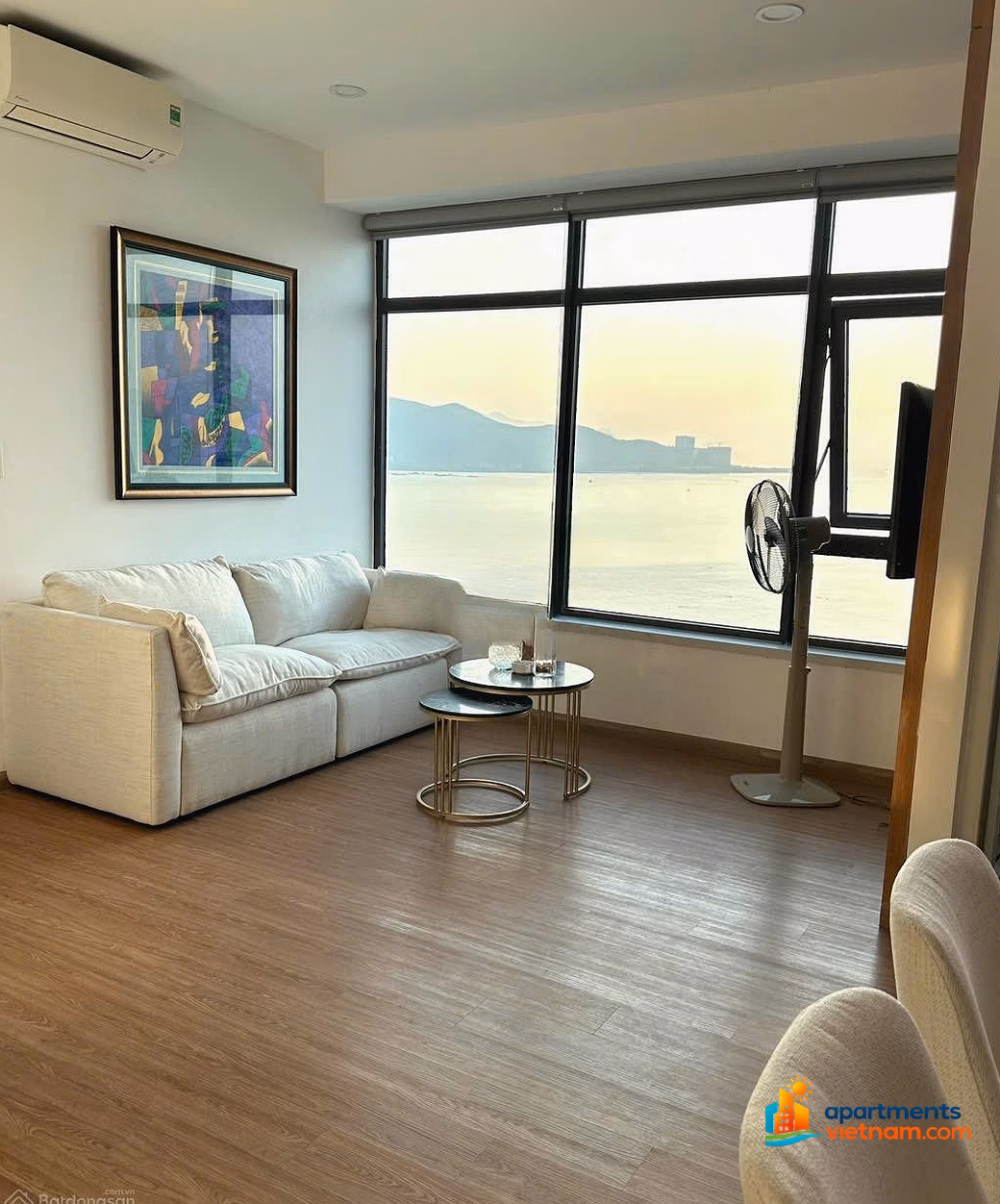 Kieu Trinh -1602-Queen's Corner Apartment with Direct View of Muong Thanh Vien Trieu Beach 66m², Beautifully Furnished