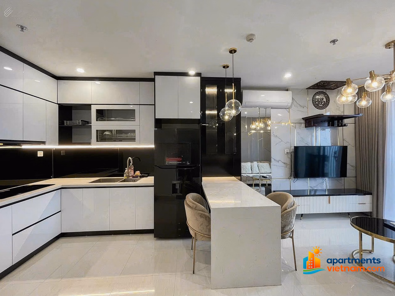 The owner rents out a studio, 1 bedroom, full of brand new furniture, price only 5 million/month