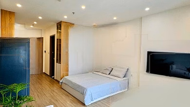 The owner is selling a 28m² studio apartment on the 23rd floor of building S203 Vinhomes Smart Tay Mo. Price 2.1 billion including fees
