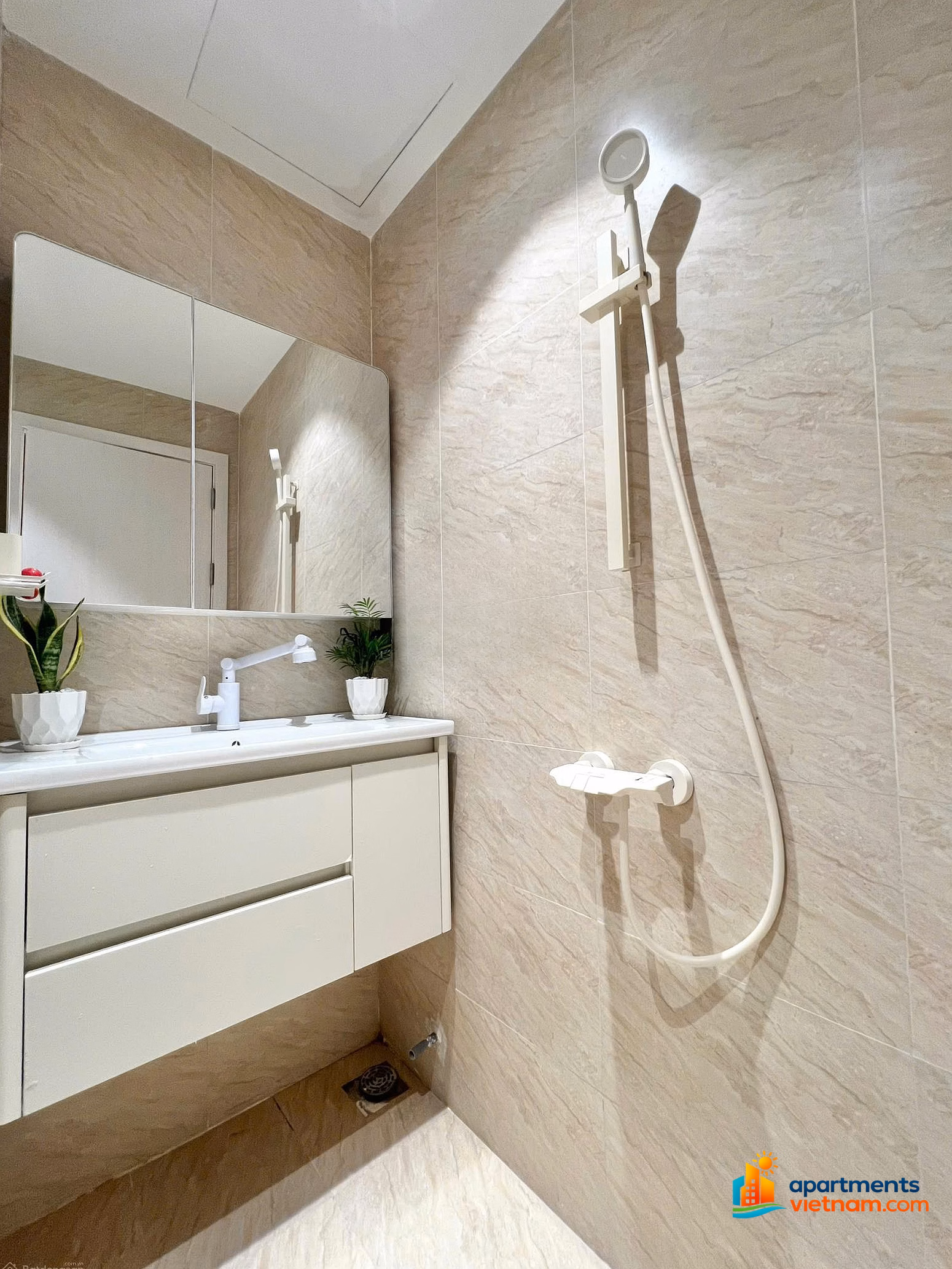 Kieu Trinh - Owner offers sea view apartment 628 Price 3 billion 390 - Muong Thanh Vien Trieu
