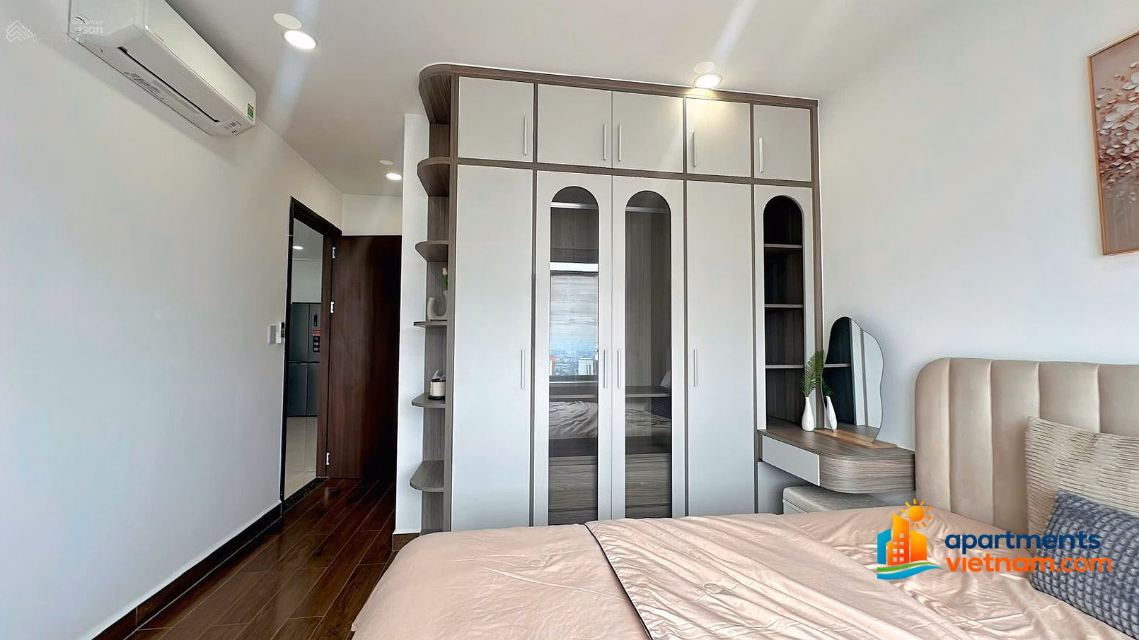 Owner rents Phu Dong Sky Garden apartment 2 bedrooms 70m2 for only 13 million/month